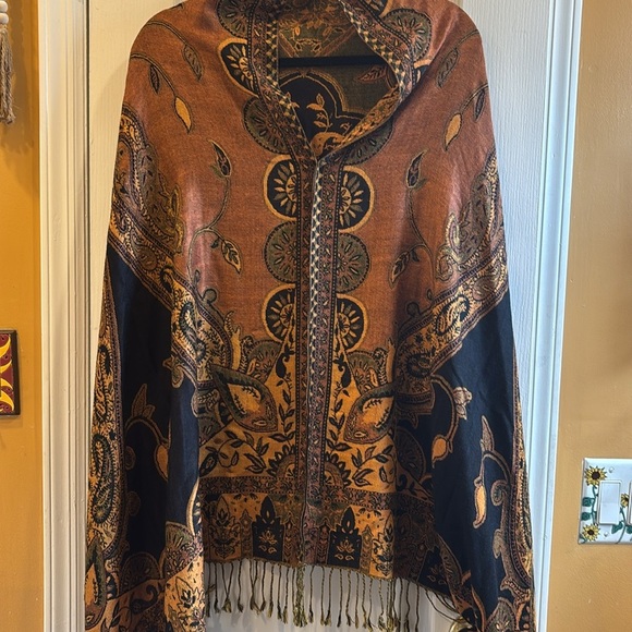 JNS BRAND…SHAWL LIKE PONCHO OVER THE HEAD…SHORTER IN THE BACK LONGER IN FRONT - Picture 11 of 14